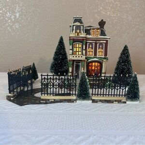 Department 56 Christmas Vintage 1999 Dicken' Village‎ Set "Chancery Corner"
